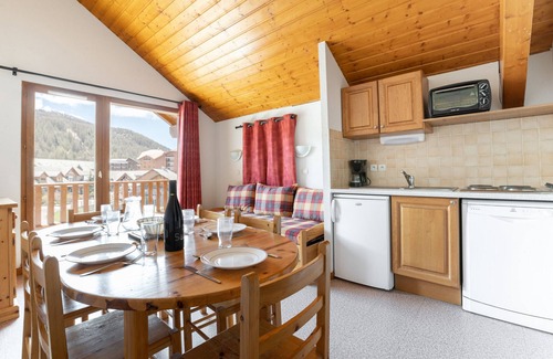 La Joue du Loup Apartment | Apartment overlooking the slopes, for 8 people
