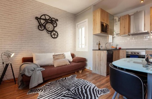 El Guinardo Apartment | Apartment 'Penthouse Girasol' with Private Terrace, Wi-Fi and Air Conditioning