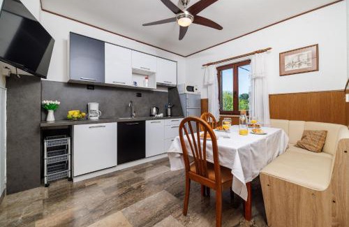 Poljica Apartment | Apartment Petar