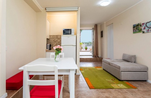 Aci Sant'Antonio Apartment | Apartment 'Pètra Janca' with Mountain View, Private Terrace and Air Conditioning