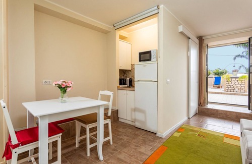 Aci Sant'Antonio Apartment | Apartment 'Pètra Janca' with Mountain View, Private Terrace and Air Conditioning