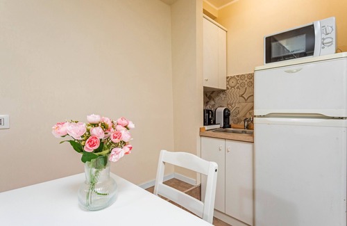 Aci Sant'Antonio Apartment | Apartment 'Pètra Janca' with Mountain View, Private Terrace and Air Conditioning