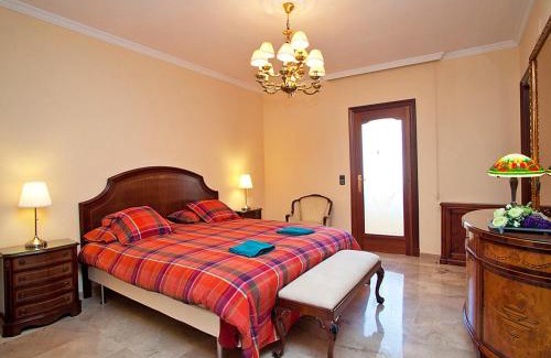 L'Antiga Esquerra de l'Eixample Apartment | Apartment Pg Gracia - Valencia by Interhome