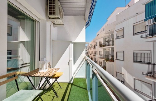 Torremolinos City Centre Apartment | Apartment 'Plata Centro' with Private Terrace and Air Conditioning