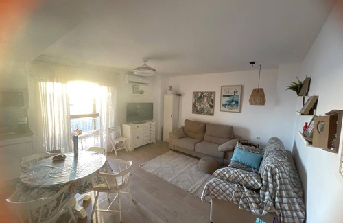 Torrenueva Apartment | Apartment 'Primera Linea De Playa' with Sea View, Wi-Fi and Air Conditioning