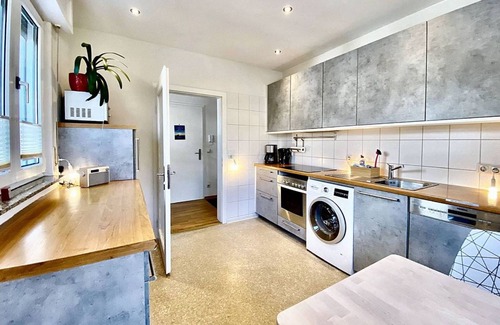 Hochheim Apartment | Apartment-Private Bathroom
