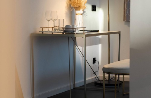 Maxglan House | Apartment - room only - Astoria, Hotel