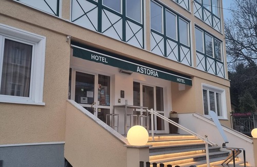 Maxglan House | Apartment - room only - Astoria, Hotel