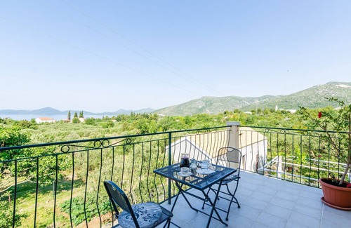 Banici Apartment | Apartment & Rooms Maždin - Triple Room with Balcony and Sea View (Soba More)