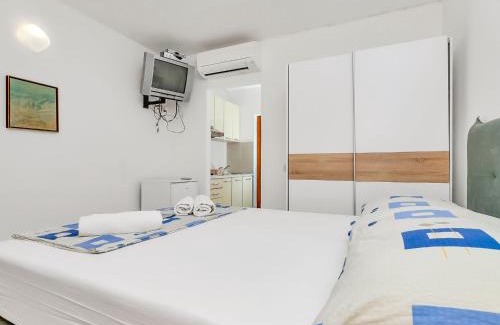 Pokrivenik Apartment | Apartment Rubin-12 by Interhome
