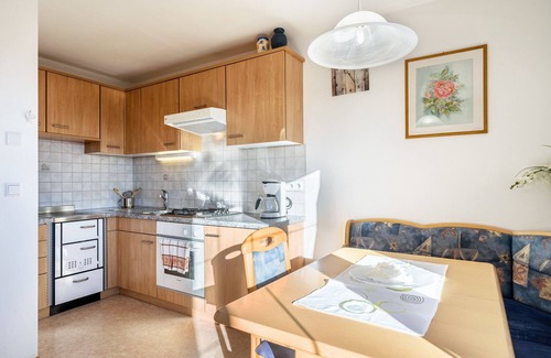 San Genesio Atesino Apartment | Apartment 'Stücklhof Wohnung Rose' with Mountain View, Shared Garden and Wi-Fi