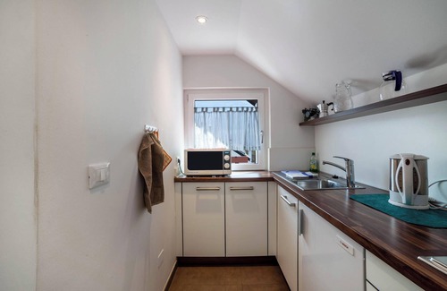 Rabla Apartment | Apartment "Schnitzer - Enzian" with Mountain View, Wi-Fi, Balcony & Garden