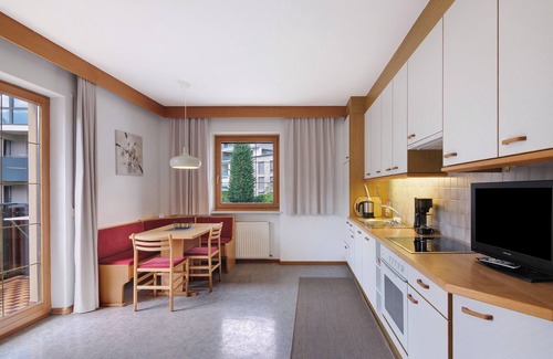 Silandro Apartment | Apartment 'Schnatzhof Typ B4' with Mountain View, Shared Pool and Wi-Fi