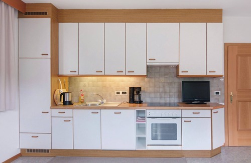 Silandro Apartment | Apartment 'Schnatzhof Typ B4' with Mountain View, Shared Pool and Wi-Fi