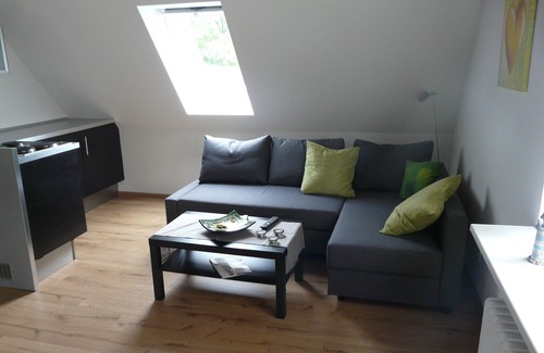 Todendorf Apartment | Apartment "Schwalbennest" in the house at the pond in Todendorf on Fehmarn, dog-friendly