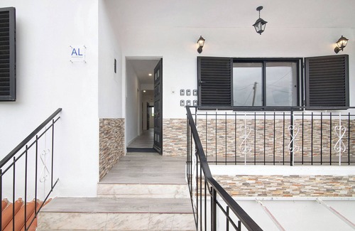 Moncarapacho e Fuseta Apartment | Apartment 'Seashel' with Shared Terrace, Wi-Fi and Air Conditioning