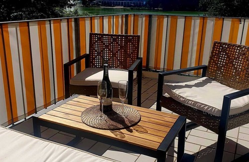 Bad Salzungen Apartment | Apartment Seeblick,ihr Einzigartiger Aufenthalt Direkt am Bad Salzunger Burgsee