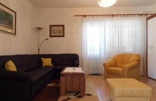 Njivice Apartment | Apartment Sladić