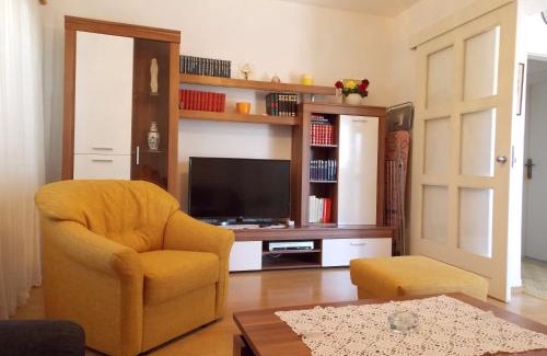 Njivice Apartment | Apartment Sladić