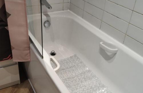 Colchester Apartment | Apartment - Sleeps 4 - Parking - WiFi