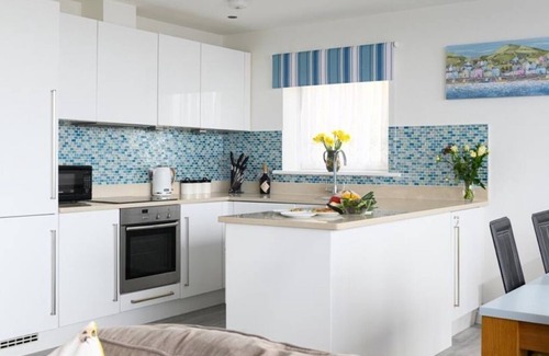 Newquay Apartment | Apartment Sleeps 4 stunning views/sunsets overlooking Whipsiderry Beach/Newquay