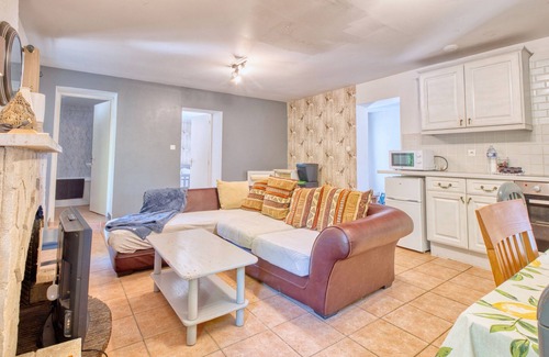 Bergerac Apartment | Apartment 'Stag' with Shared Pool, Wi-Fi and Air Conditioning