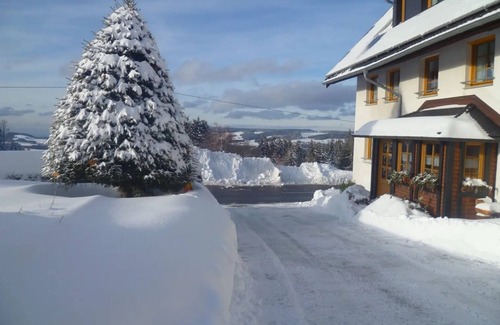 Sankt Maergen Apartment | Apartment 'Stubbekammer' with Mountain View, Shared Garden and Wi-Fi
