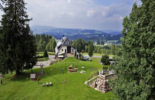 Sankt Maergen Apartment | Apartment 'Stubbekammer' with Mountain View, Shared Garden and Wi-Fi