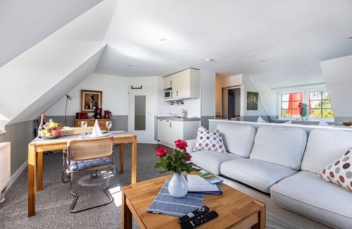 Pellworm Apartment | Apartment 'Südost' with Shared Terrace, Private Garden and Wi-Fi