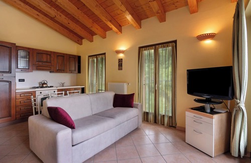 Argegno Apartment | Apartment "Tivano" close to the Lake with Wi-Fi, Terrace & Garden