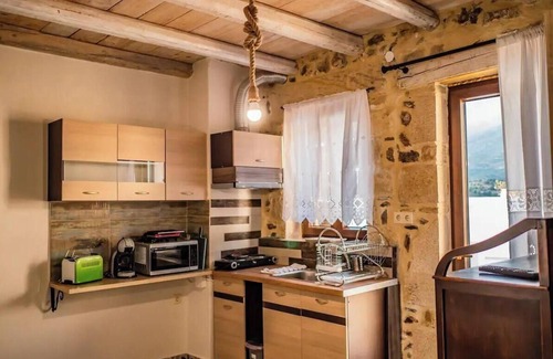 Kouroutai Apartment | Apartment 'Trouloto' with Mountain View, Wi-Fi and Air Conditioning
