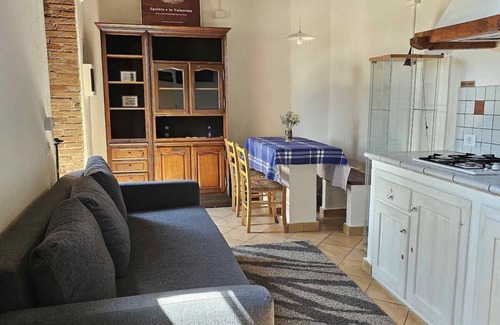 Castel d'Arno Apartment | APARTMENT: TWO-ROOM APARTMENT WITH PRIVATE COURTYARD AND INDEPENDENT ENTRANCE 3/4 places