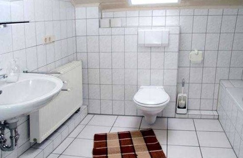 Wernborn Apartment | Apartment U3 = Gerlinde - House U, for 1-15 persons, 25km to FFM-Nord