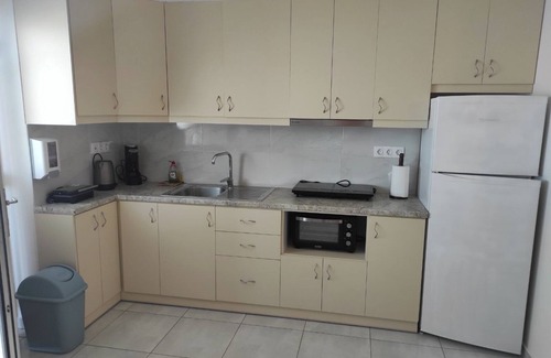 Menetai Apartment | Apartment 'Vista Mare Lakki' with Sea View, Wi-Fi and Air Conditioning