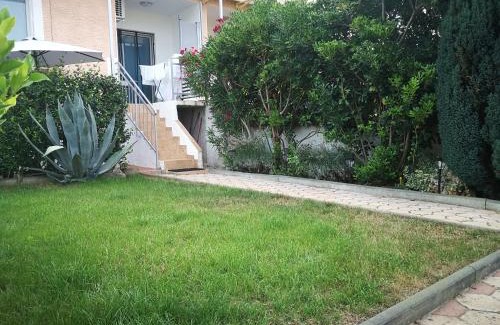 Funtana Apartment | Apartment Viti with garden and barbecue