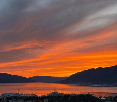 Tivat Apartment | Apartment Vuk-with a sea view