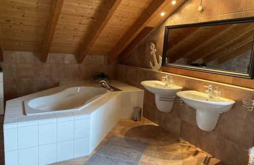 Forchheim Apartment | Apartment 'Waldblick' with Private Garden, Balcony and Wi-Fi
