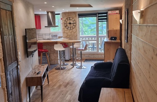 Isola Apartment | Apartment* Wifi * Spacious * Modern *4/5 Persons