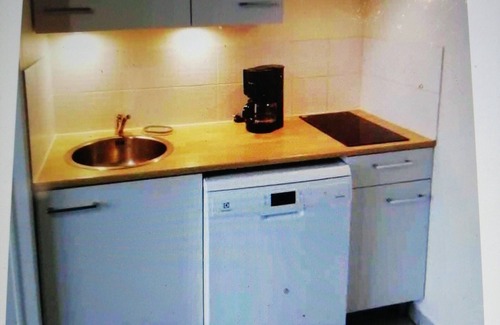 Bernieres-sur-Mer Apartment | Apartment with garden 50 m from the landing beaches