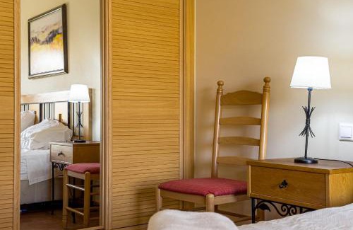 Alporchinhos Apartment | Apartment with 2 bedrooms, 2m to the beach