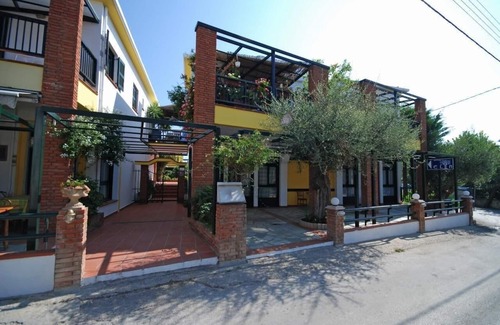 Afytos Apartment | Apartment with a balcony or a terrace, depending on its position