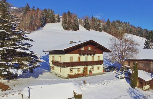 Taxenbach Apartment | Apartment with Garden, Garden Furniture, BBQ