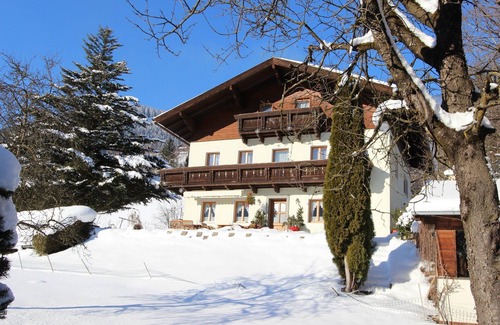 Taxenbach Apartment | Apartment with Garden, Garden Furniture, BBQ