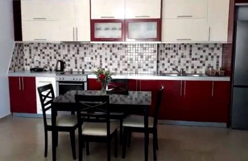 Qender Apartment | Apartment with to bedrooms, to bathrooms, 3 balconies and living room/kitchen.
