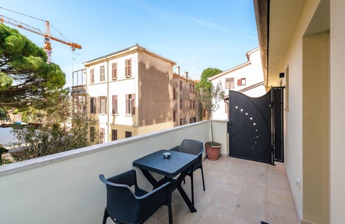 City Center Apartment | Apartment With View