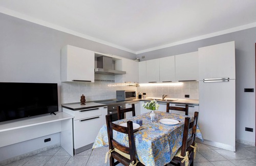 Saint Maurice Apartment | Apartment 'Yellow Apartment' with Mountain View and Balcony
