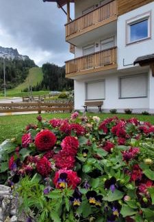Livinallongo del Col di Lana Apartment | Apartments Alpenroyal Arabba - Check-in at Garni Royal