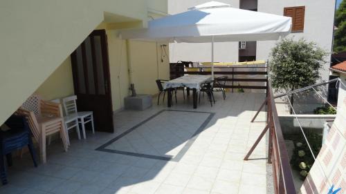 Molat Apartment | Apartments by the sea Brgulje, Molat - 16217