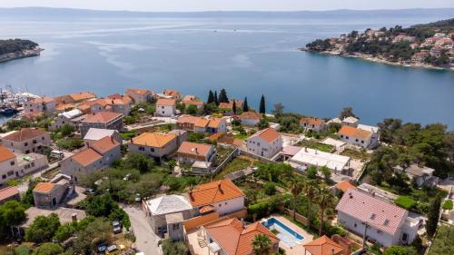 Sumartin Apartment | Apartments by the sea Sumartin, Brac - 764