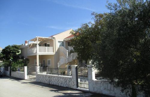 Janjina Apartment | Apartments Carol